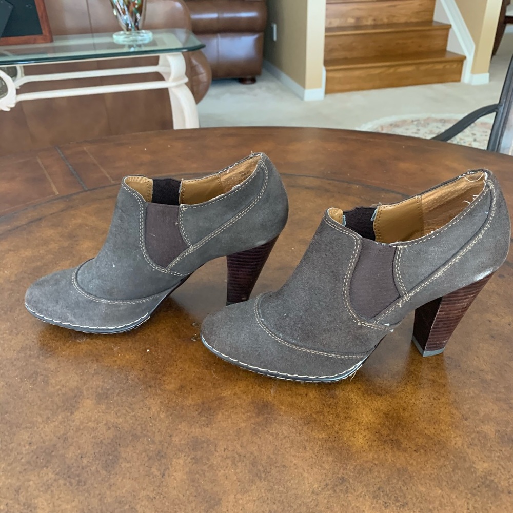 Shoes - Picture 4 of 5